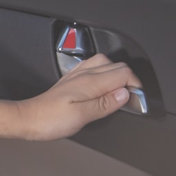 Система безопасного выхода из автомобиля.